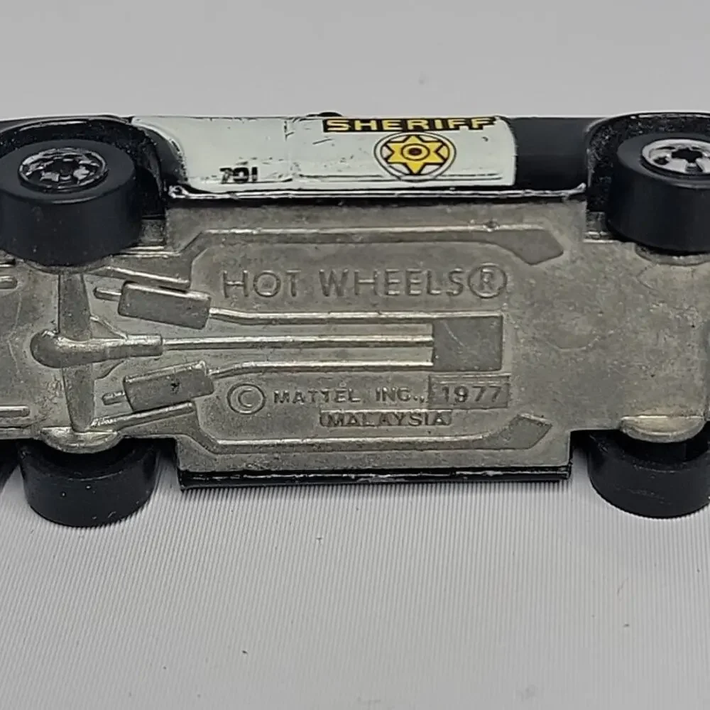 Hot Wheels 1977 Dodge Monaco Sheriff Police‎ Car 1:64 Diecast
